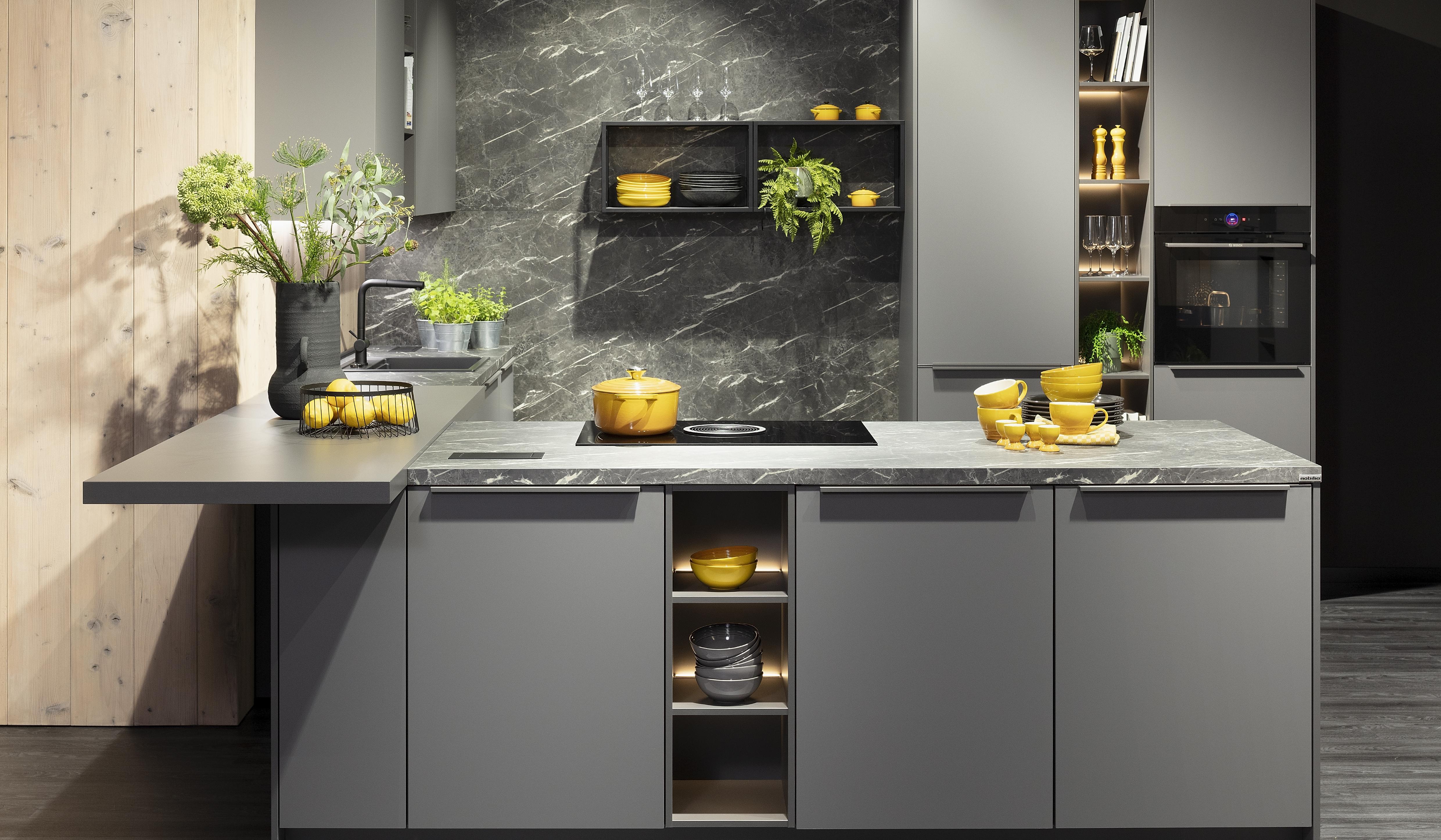 Nobilia Küche Schiefergrau-Mattlack mit Marmordekor frontal